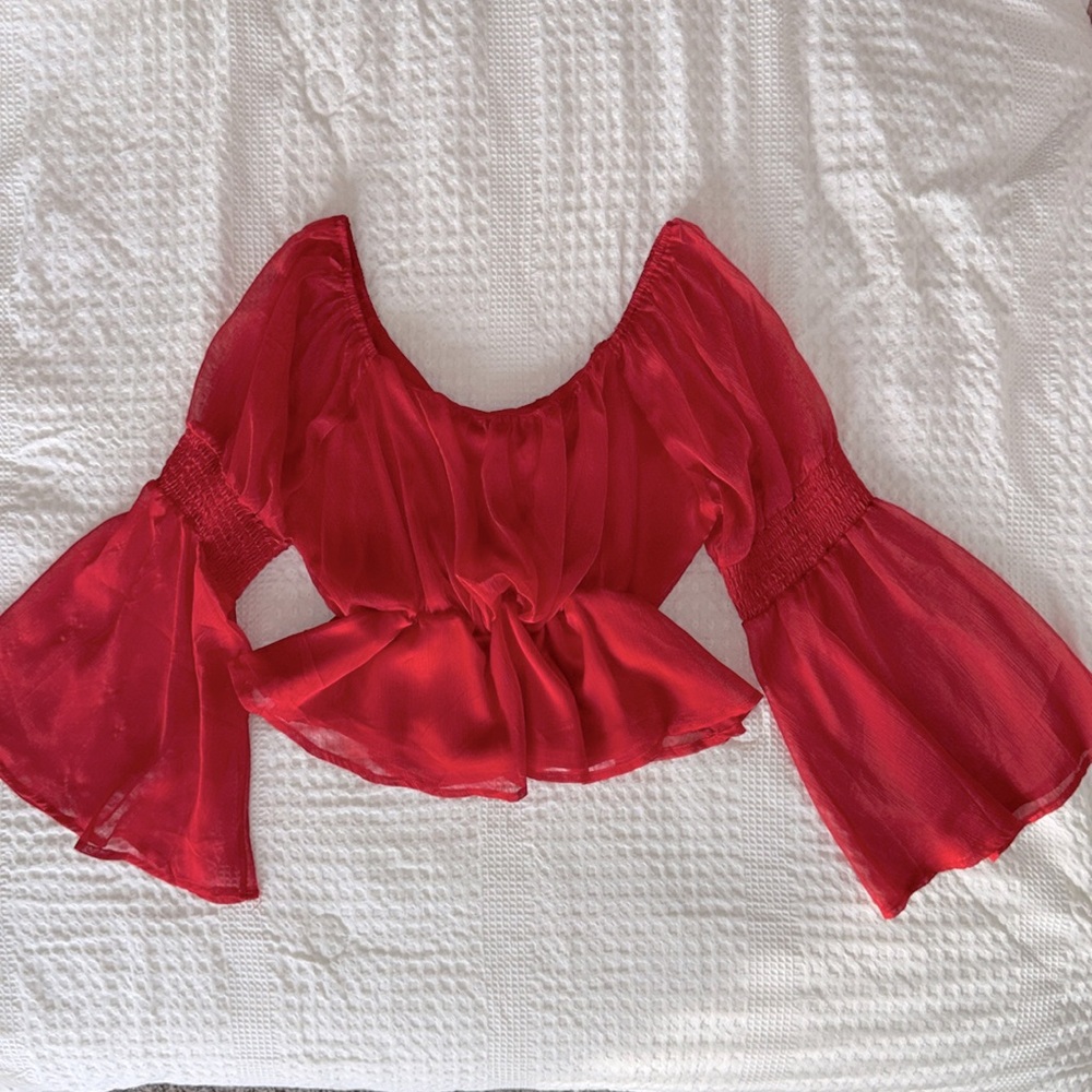 Buckle red cropped dress blouse with flare sleeves. Size large.